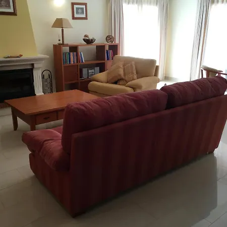 5-bed Near Praia D'el Rey Beach Golf Course Villa