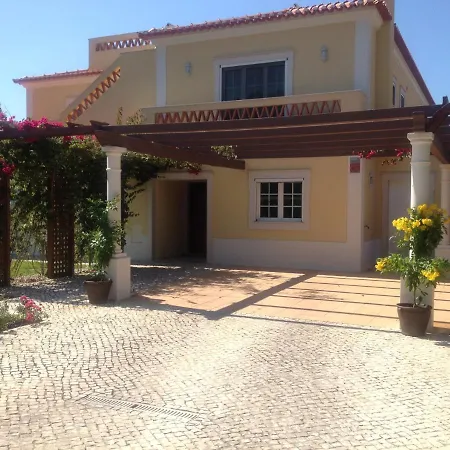 Villa 5-bed Near Praia D'el Rey Beach Golf Course