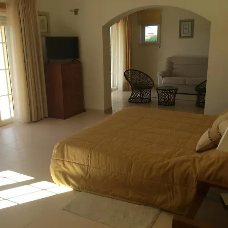 5-bed Near Praia D'el Rey Beach Golf Course Villa