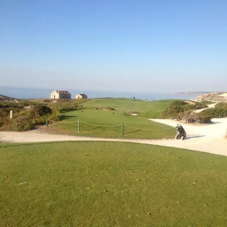 Villa 5-bed Near Praia D'el Rey Beach Golf Course