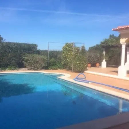 5-bed Near Praia D'el Rey Beach Golf Course Villa