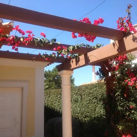 5-bed Near Praia D'el Rey Beach Golf Course Villa *